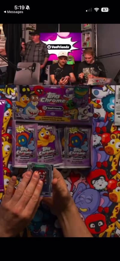 A package from @veefriends showed up the other day, I had no idea what it was. 

I opened it to find the Optimistic Otter insert that @garyvee pulled from his first ever pack of Topps VeeFriends Chrome. 

G, you’re the best, thank you so much. I’ll cherish this one forever 💜 https://t.co/j77VMMbqWr