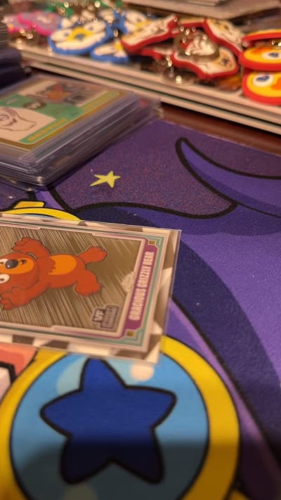 Full maxi VeeFriends Topps chrome core set complete.  #GraciousGrizzlyBear Mail day. https://t.co/bqHAlfTbU9