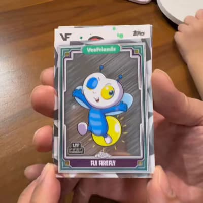 Just pulled a Topps Chrome @veefriends Sketch Card by @eddiegangland !

😄🥳💥

Watch the clip to see what is pulled @VeeFriendsCards https://t.co/IebagEjosT