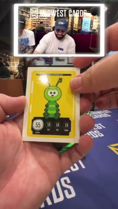 Some good old Vintage VeeFriends TCG action happening on @Midwest_Cards on whatnot! 

4 box break - first box had a tier 1 Motivated Monster, second box had a 1/1 bubblegum 🔥 let’s see what the rest brings https://t.co/dR91cxLps3