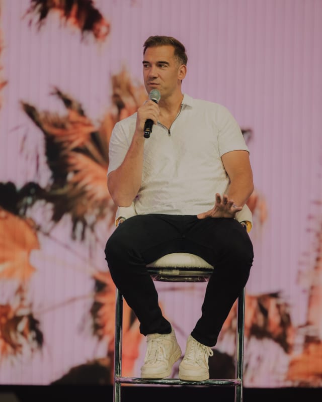 Lewis Howes at VeeCon 2024