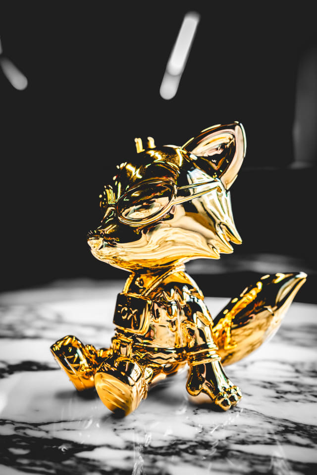 Flex'n Fox Gold Figurine